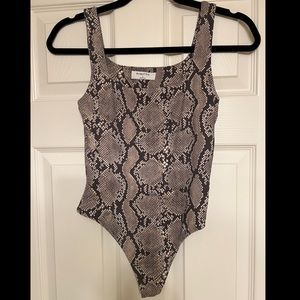 Aritzia Babaton Snakeskin Bodysuit Size Small